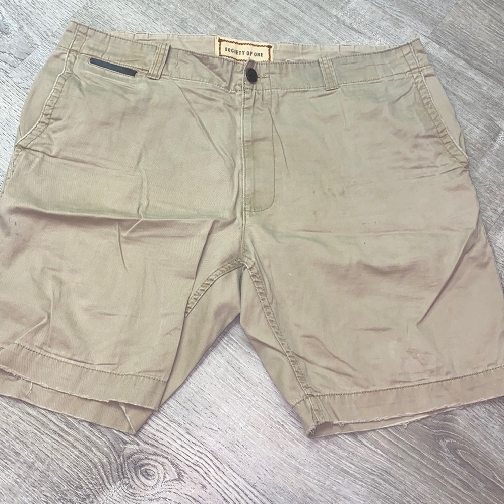 Men’s khaki shorts size 42